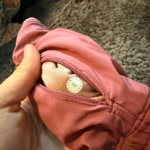 Lululemon choose a side shorts - Picture 4 of 4